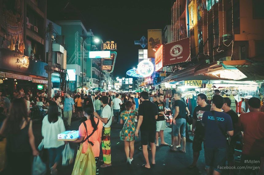 Enjoy nightlife at Khao San Road