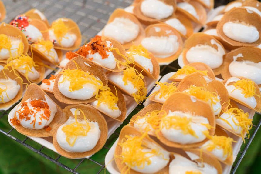 Thailand crispy pancake vendor