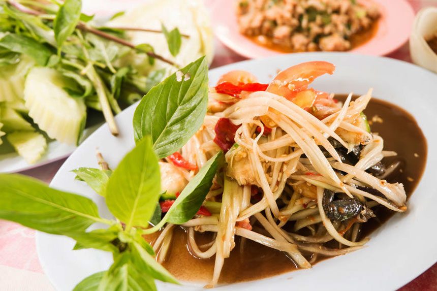 Som Tam (Thai Green Papaya Salad)