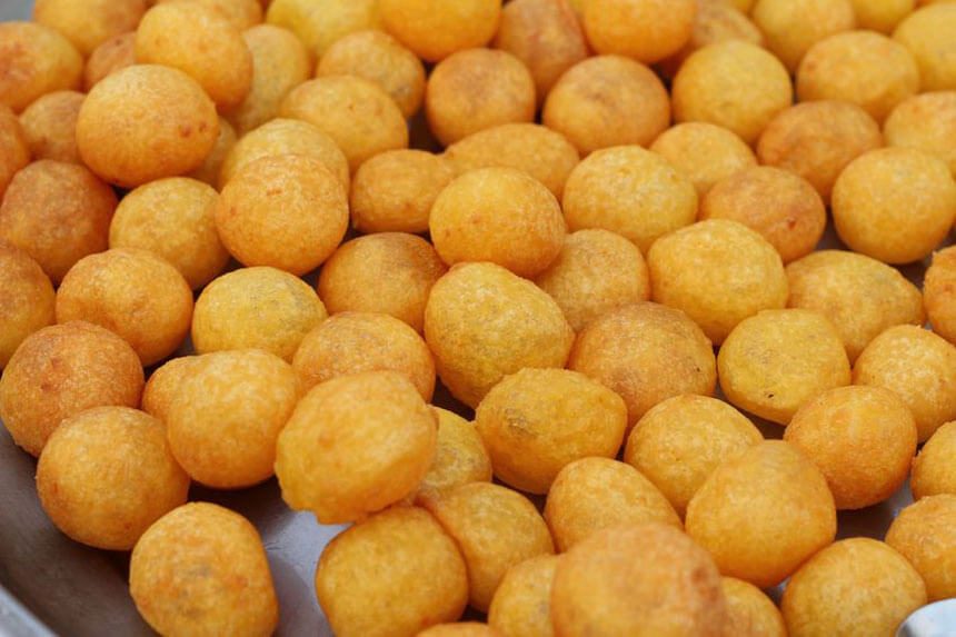 Kanom Kai Nok Krata (Sweet Potato Balls)