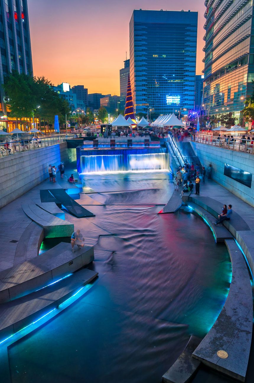 Stroll along the urban Cheonggyecheon Stream