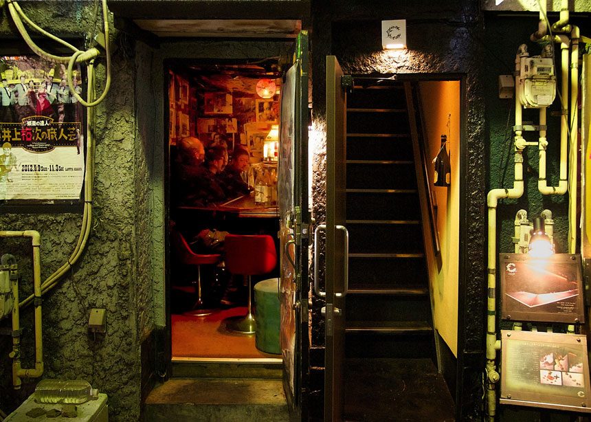 Go bar hopping in Golden Gai