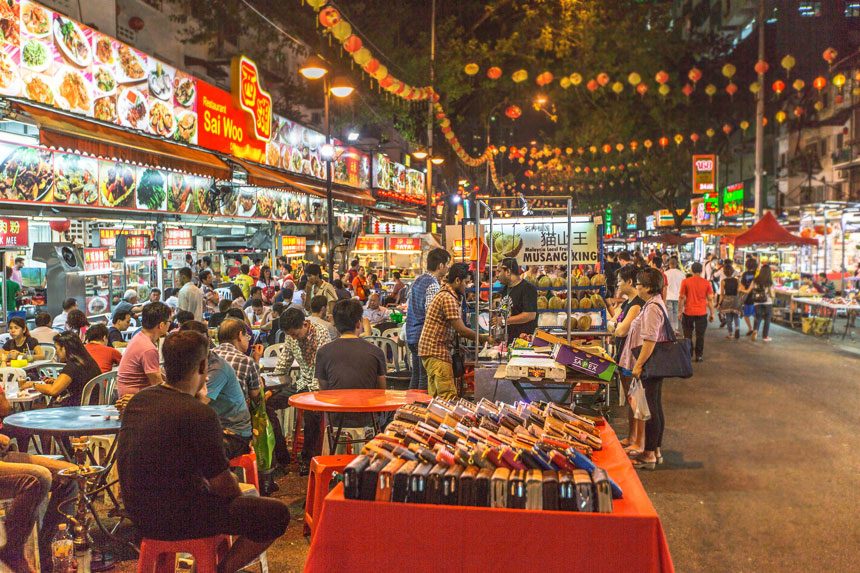 Enjoy street food at Jalan Alor