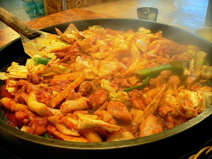 Dakgalbi (Pan Fried Chicken) Must try food in Seoul Travelvui