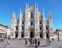 money-changers-milan-cathedral