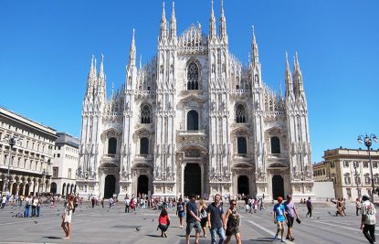 money-changers-milan-cathedral