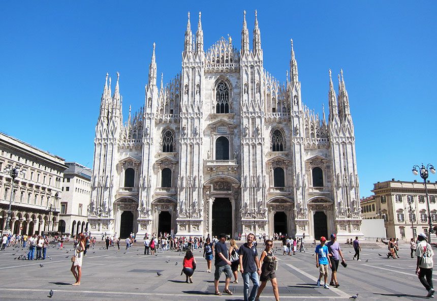 Money Changers near Milan Cathedral