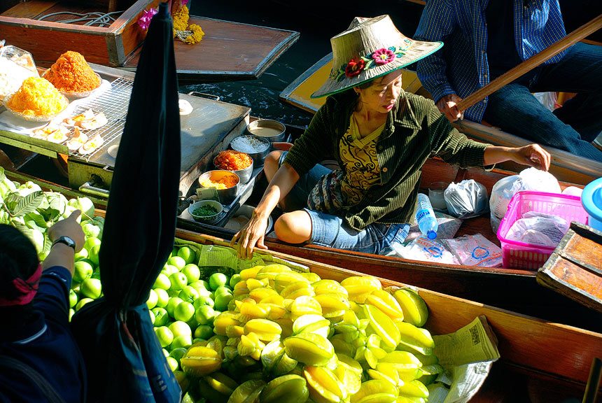 Damnoen Saduak Floating Market