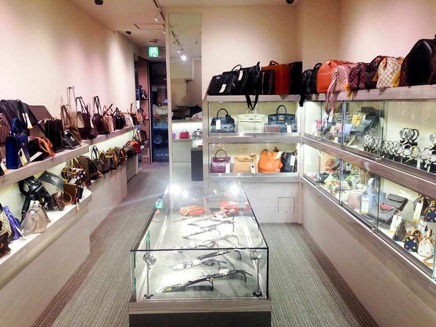 SECONDHAND LUXURY HANDBAG SHOPS IN OSAKA JAPAN